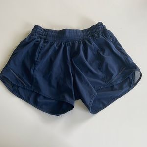 Lululemon 4” hotty hot
